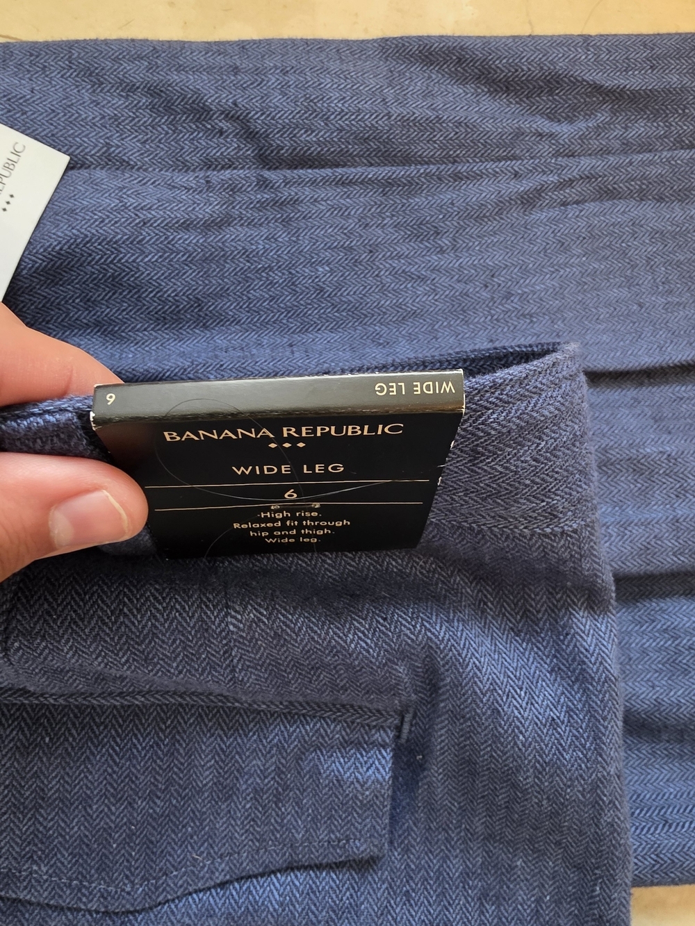 Banana Republic Women's Wide-Leg Linen Pleated Pants in Deep Blue - Picture 3 of 6